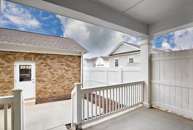 Building Photo - Pre-leasing for an April Move in-TOWN MADISON