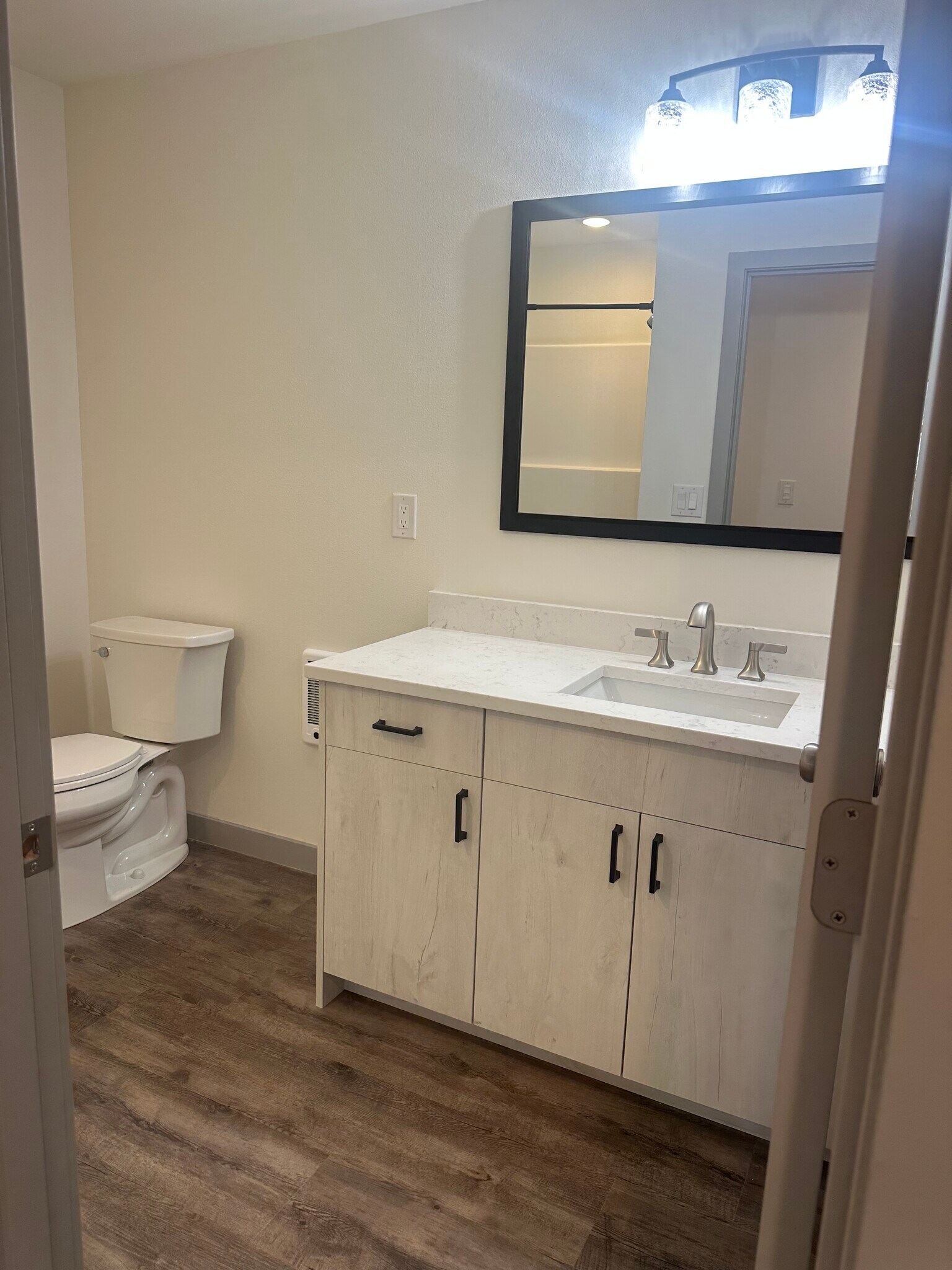 Large vanity space - 4249 King Mountain Rd