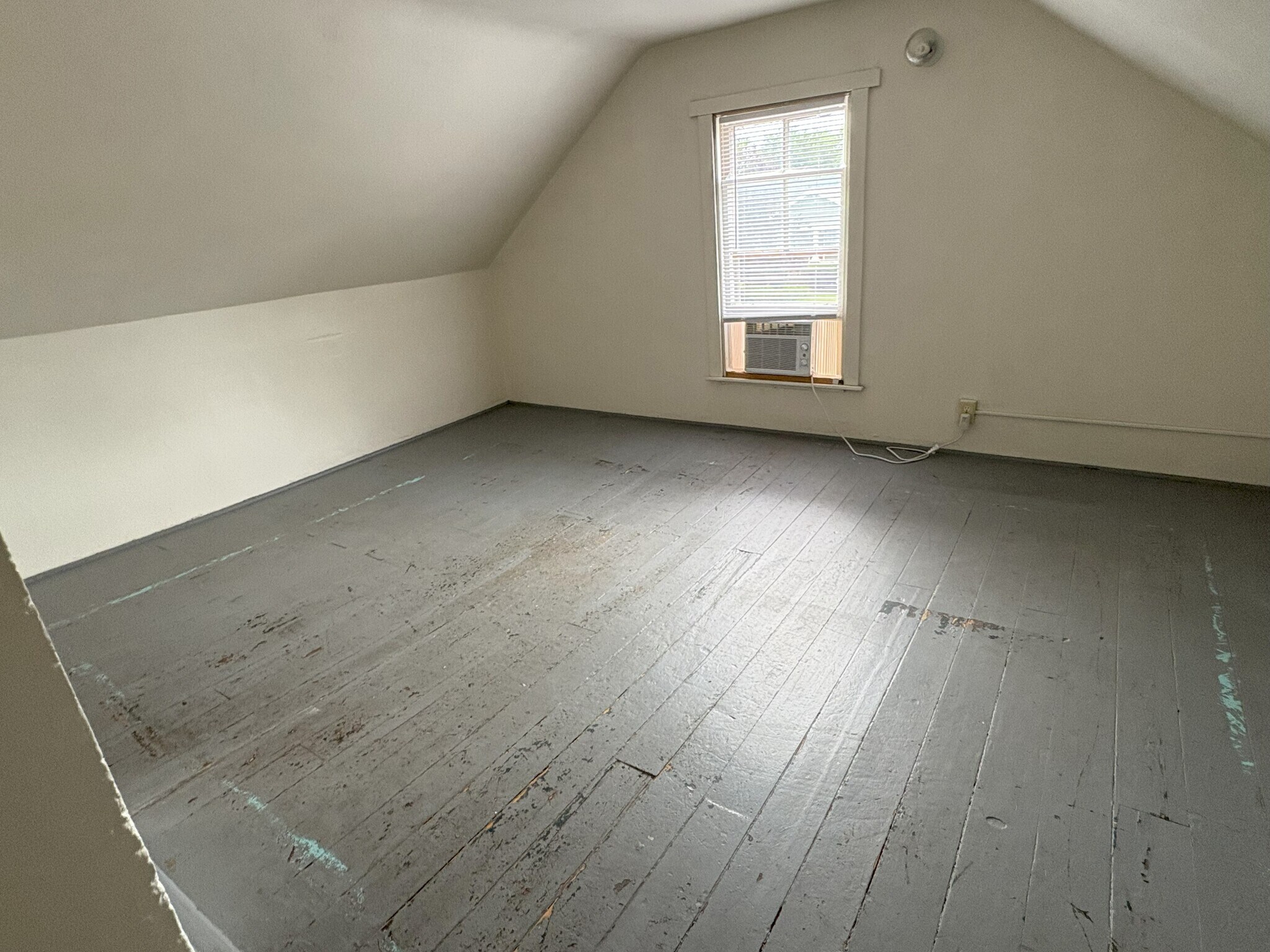 Building Photo - 1116 E Davenport St