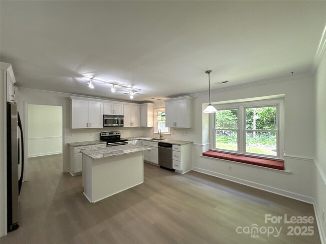 Building Photo - 9909 Elm Creek Ln