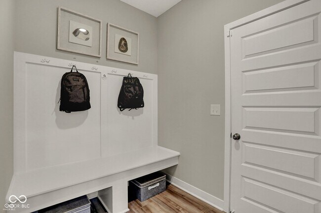 Building Photo - 5267 Summerton St