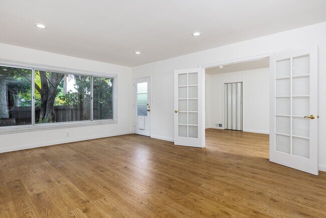 Building Photo - Spacious 2BR on Millionaire's Row!