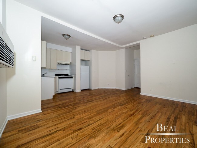 Building Photo - 917 W Dakin St
