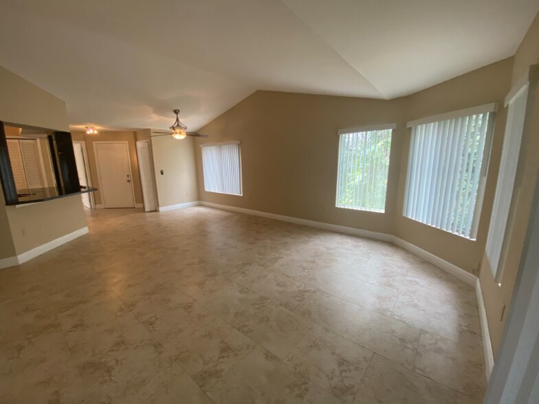 Building Photo - 2460 NW 33rd St