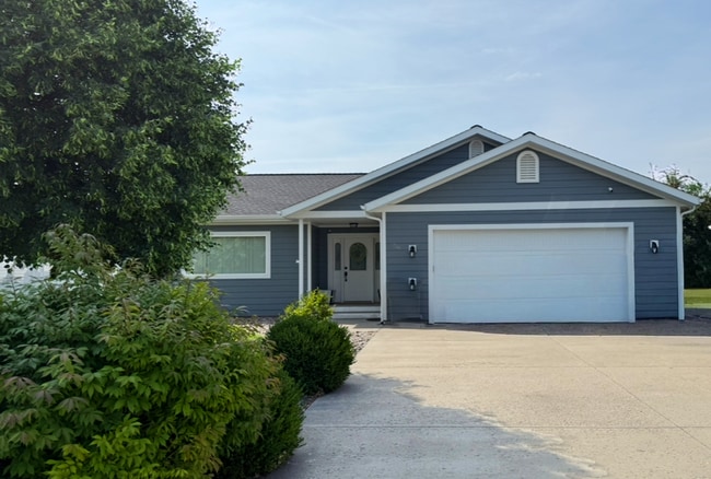 Building Photo - Lovely South Kalispell Home