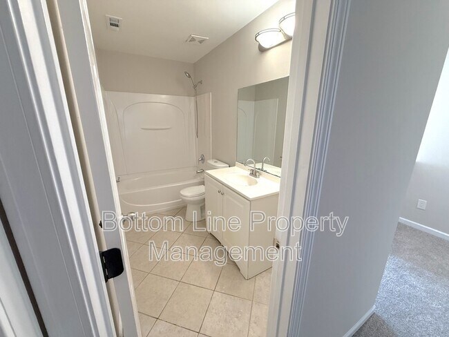 Building Photo - 4133 Robinwood Dr