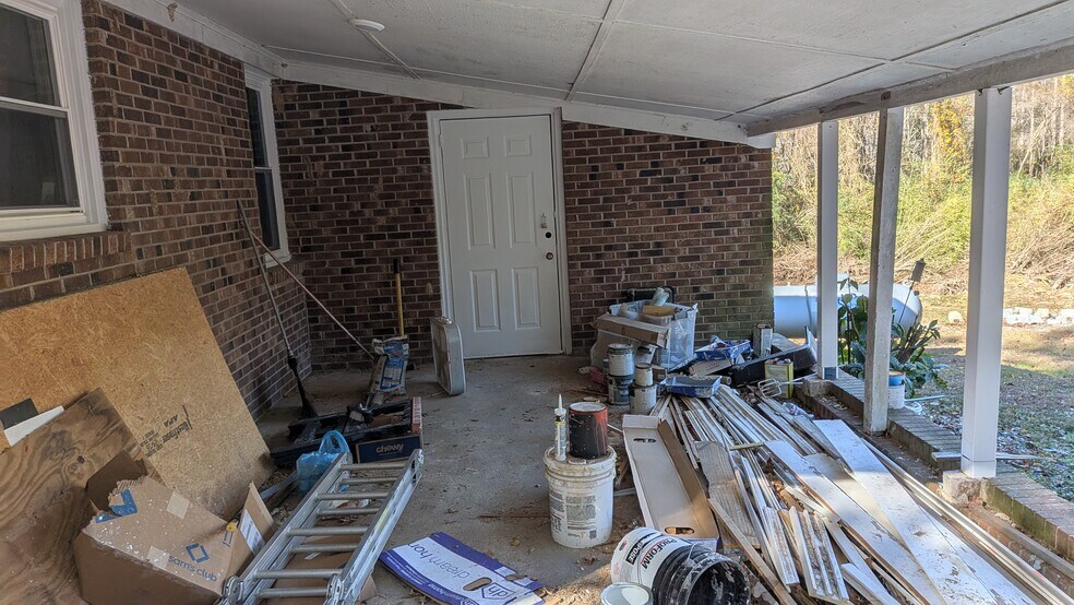 carport - 29 Elmon Gilchrist Ln