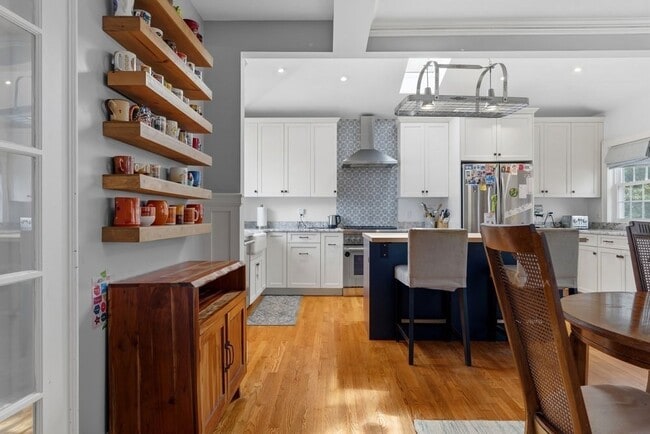 Building Photo - 859 Fellsway W