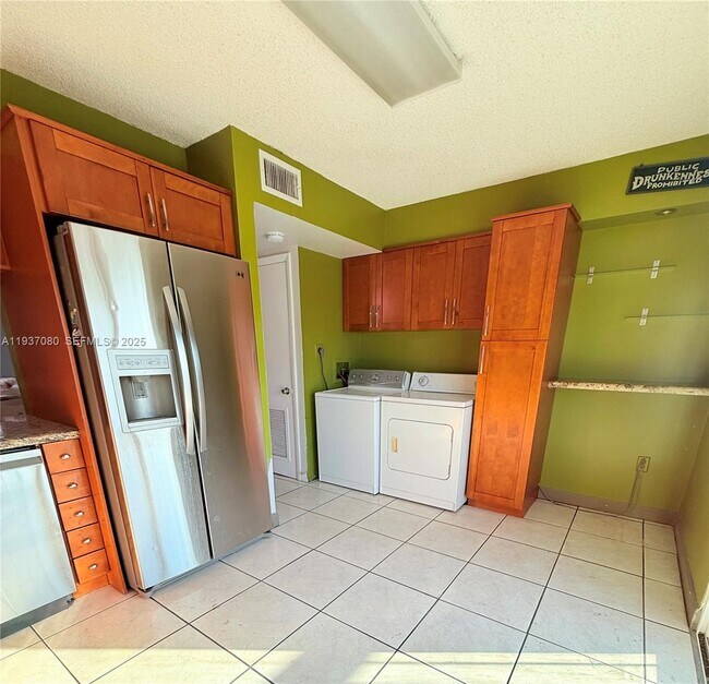 Building Photo - 2162 W 60th St