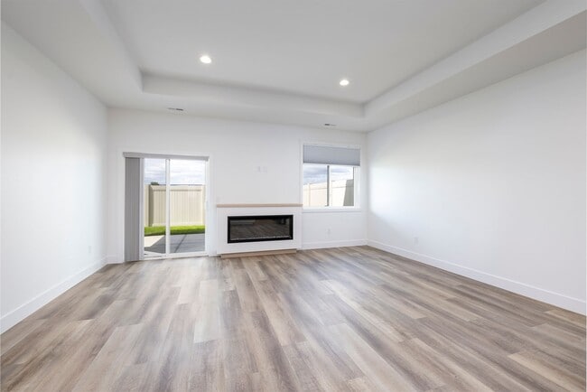 Building Photo - 4607 Pine Crest Dr