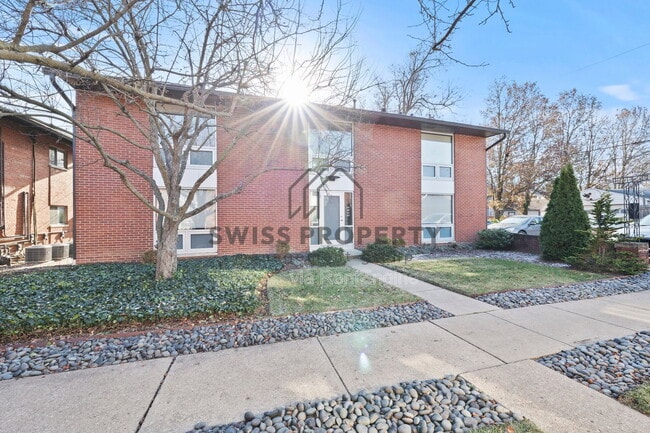 Building Photo - 1155 Edgehill Rd