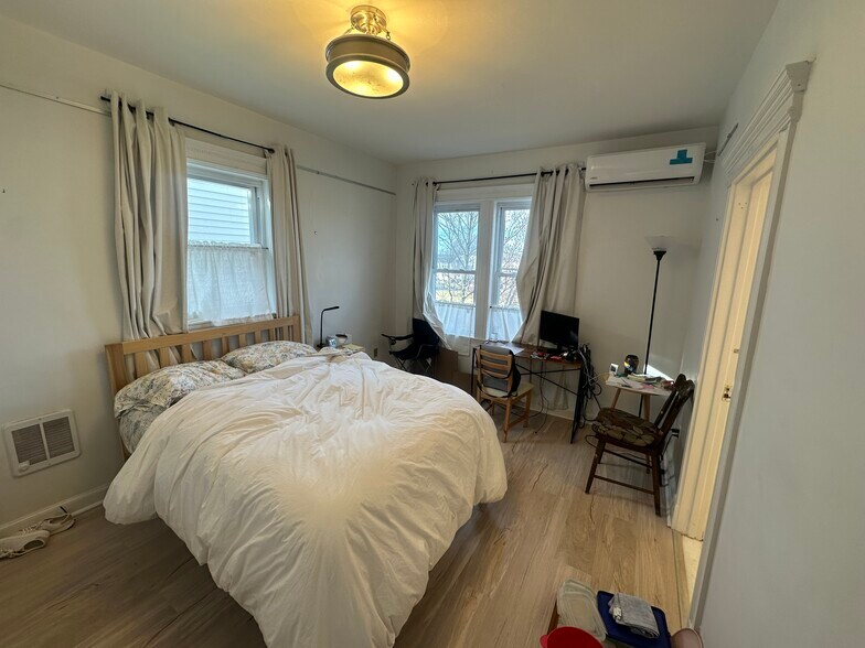 Building Photo - 231 Harvard St