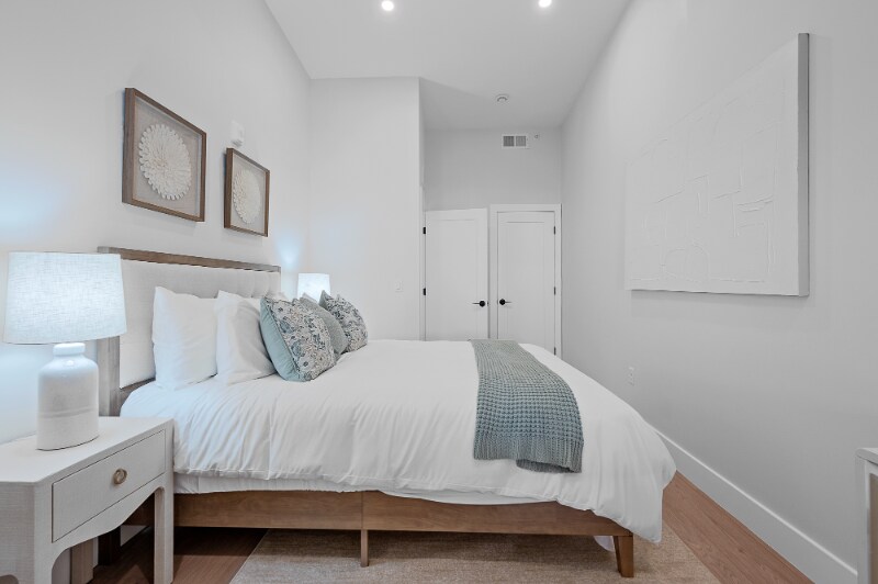 Building Photo - 416 Main St