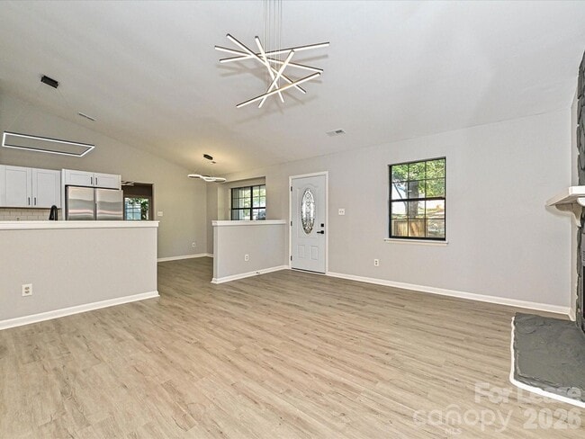 Building Photo - 633 Pennwood Ln