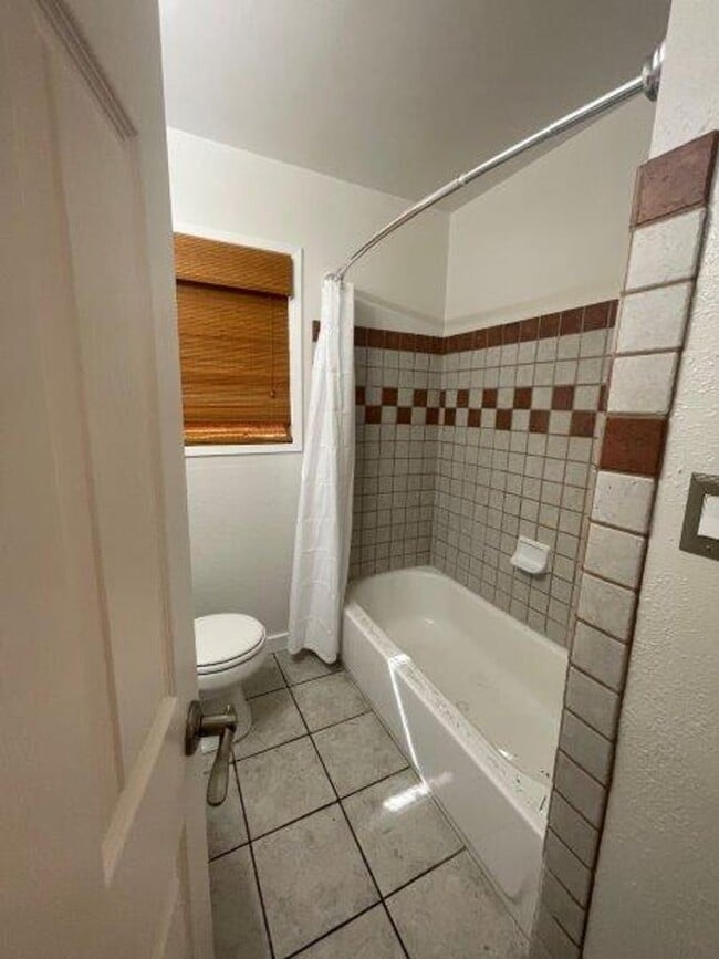 Building Photo - Cute Arden Park 2 Bedroom