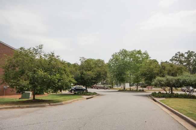 Building Photo - Royal Oaks Townhomes