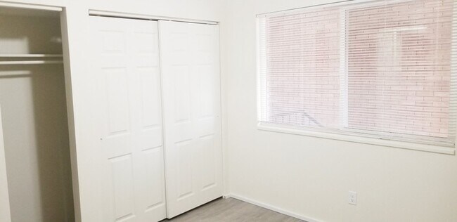 Building Photo - 459 E 2700 S