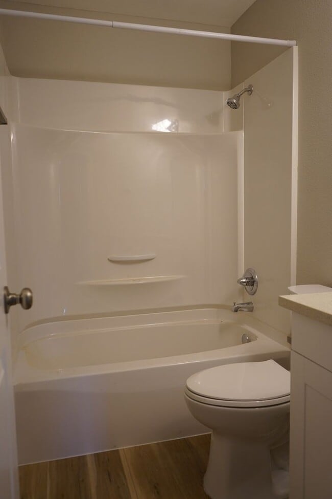 Building Photo - 1410 E 30th St