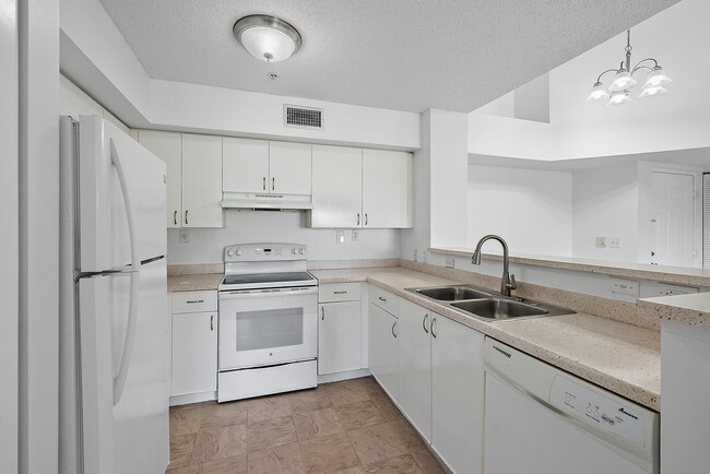 Building Photo - 7912 Sonoma Springs Cir