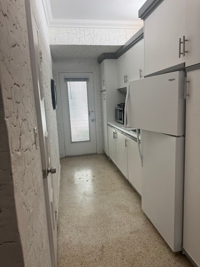 Building Photo - 6490 Collins Ave