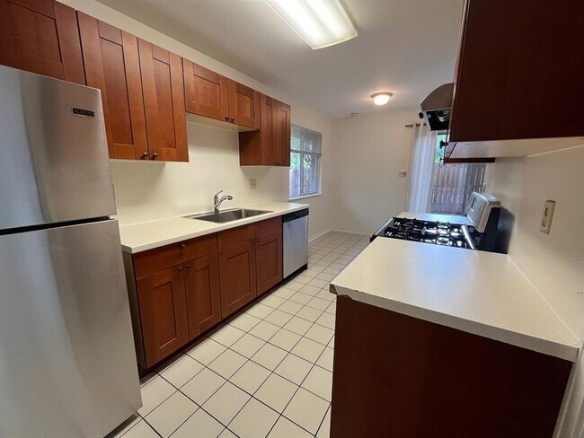 Building Photo - 804 E 32nd St