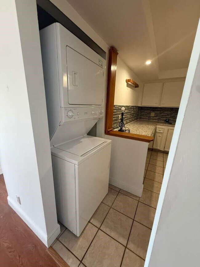 Building Photo - 733 SE 1st Way