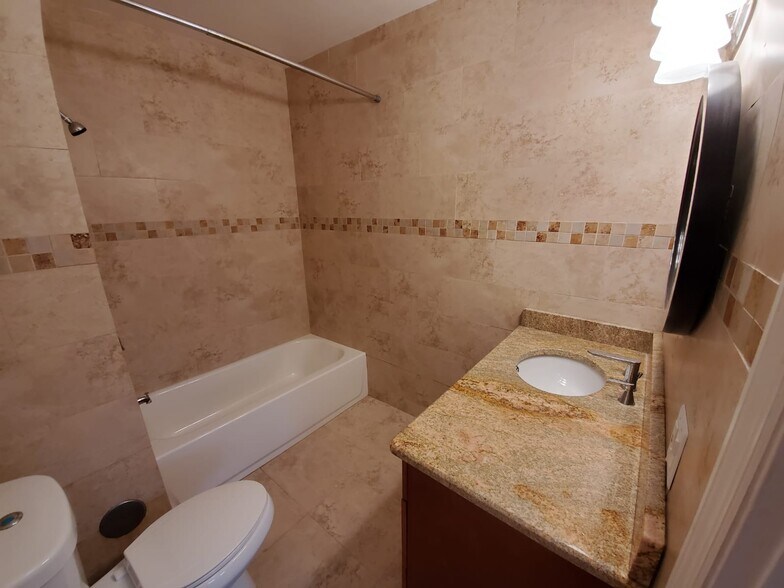 Building Photo - 802 Raymond St