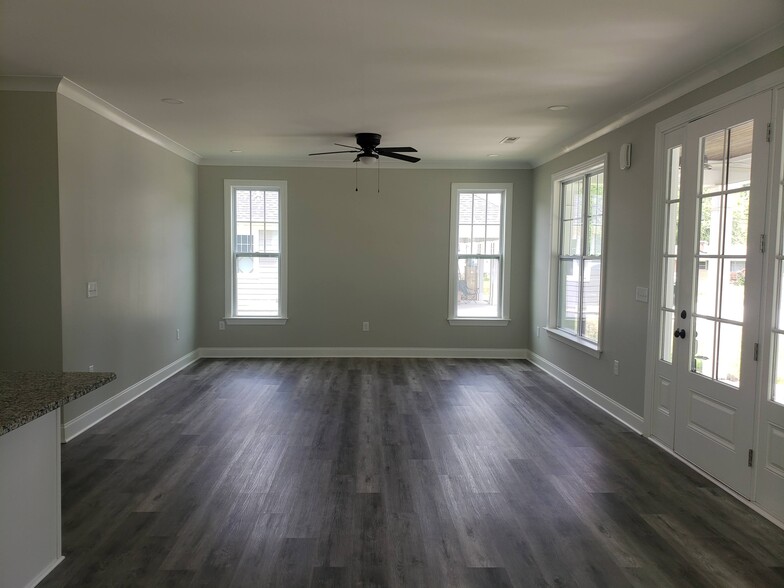 Building Photo - 218 Forest Dr