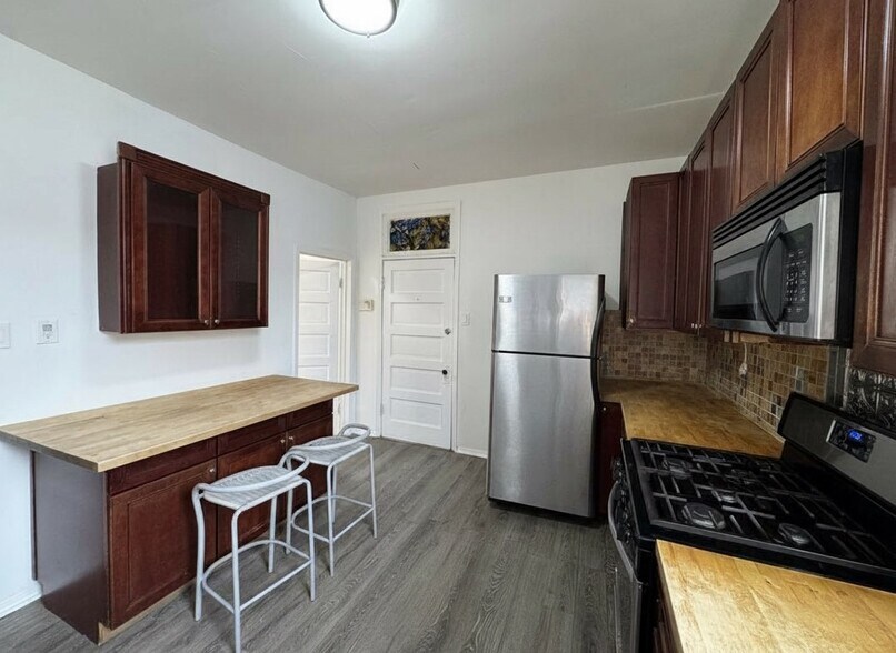 Building Photo - 2908 N Springfield Ave