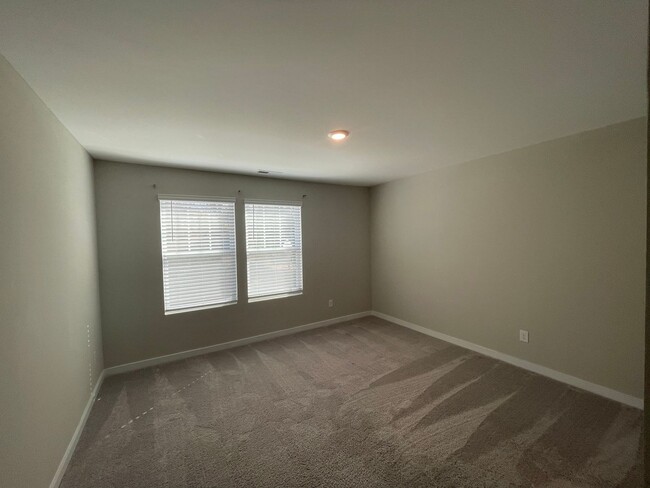 Building Photo - Beautiful Townhome located in Pineville, NC