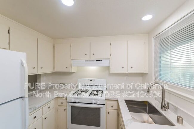 Building Photo - 2305 Cross Ave