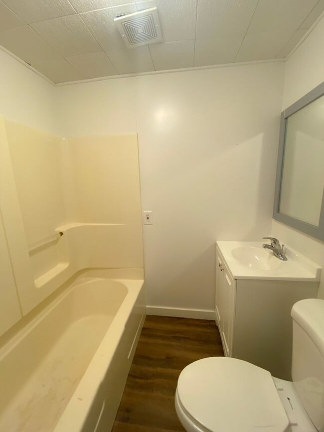 Building Photo - Adorable 1 Bedroom/1 Bathroom House For Rent