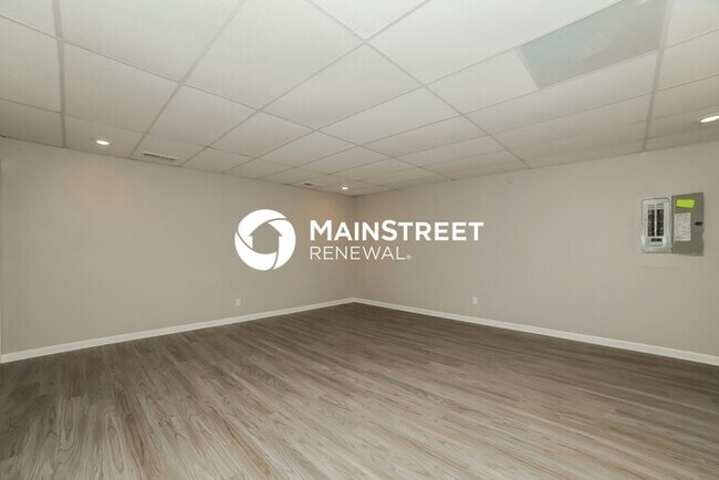 Building Photo - 5 Bedroom Pet-Friendly Home in Douglasville, GA with Main Street Renewal