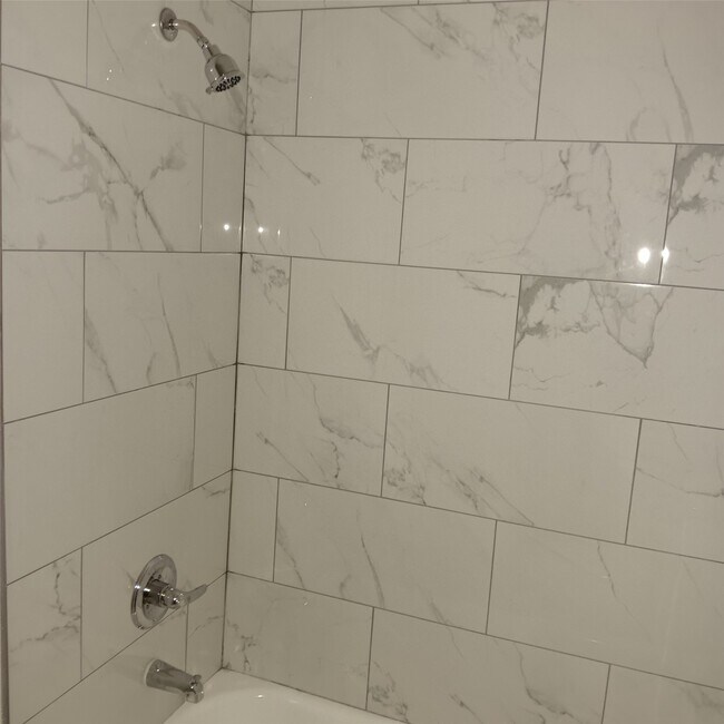 Building Photo - 5650 Birchmont Dr