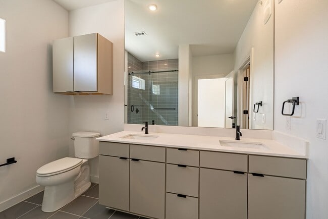 Building Photo - 100 Mockingbird Ln W