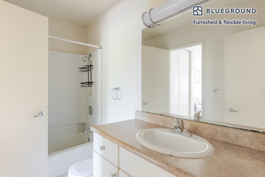 Building Photo - 43 Rock Harbor Ln