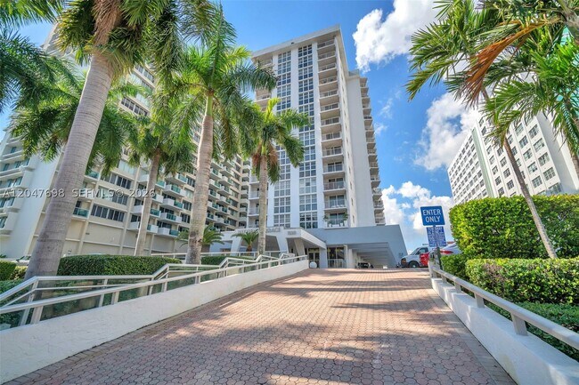 Building Photo - 1228 West Dr