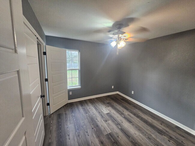 Building Photo - 4 bed 2 bath home in Benton