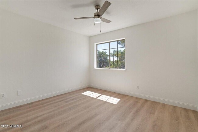 Building Photo - 1414 N Palmsprings Dr