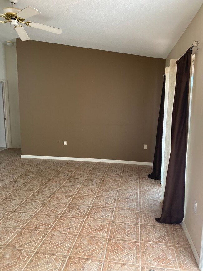 Building Photo - SPACIOUS, FIRST FLOOR CONDO WITH BIG FENCED IN PATIO IN THE LOVELY COMMUNITY OF QUAIL RIDGE!