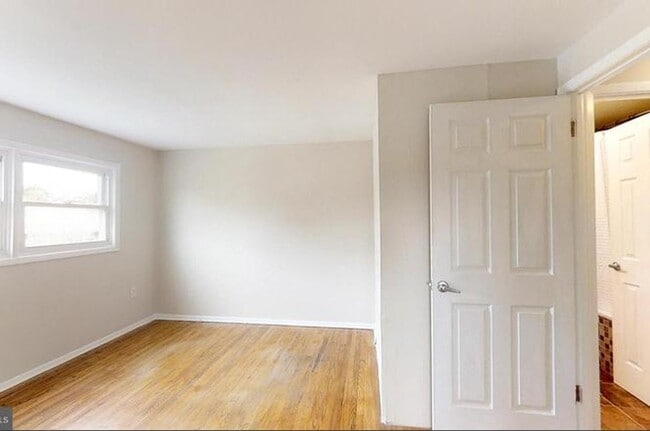 Building Photo - Recently Updated 4BR/2BA Twin with Central Air & Fenced Backyard