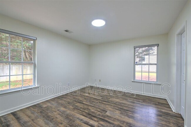 Building Photo - 406 Crescentwood Ct