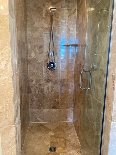 2nd Bedroom - Shower - 1631 N Milwaukee Ave