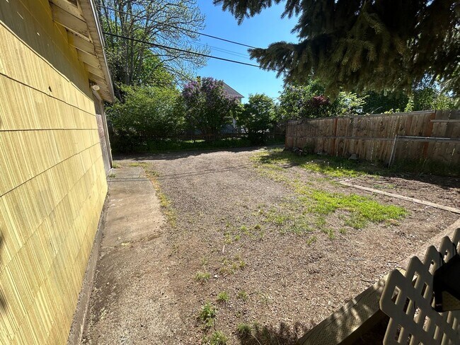 Building Photo - Charming 4 bed/1.5 bath home for rent