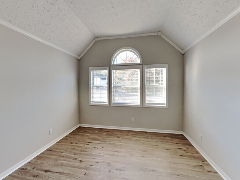 Building Photo - 3718 Cherokee Overlook Dr