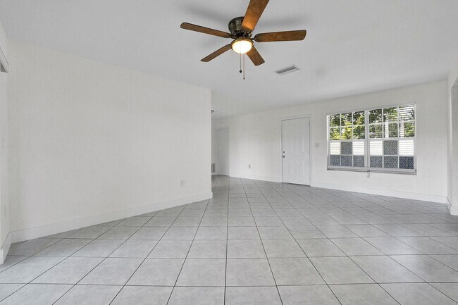 Building Photo - Sunrise Gem: Updated 2-Bed, 2-Bath with Garage Parking