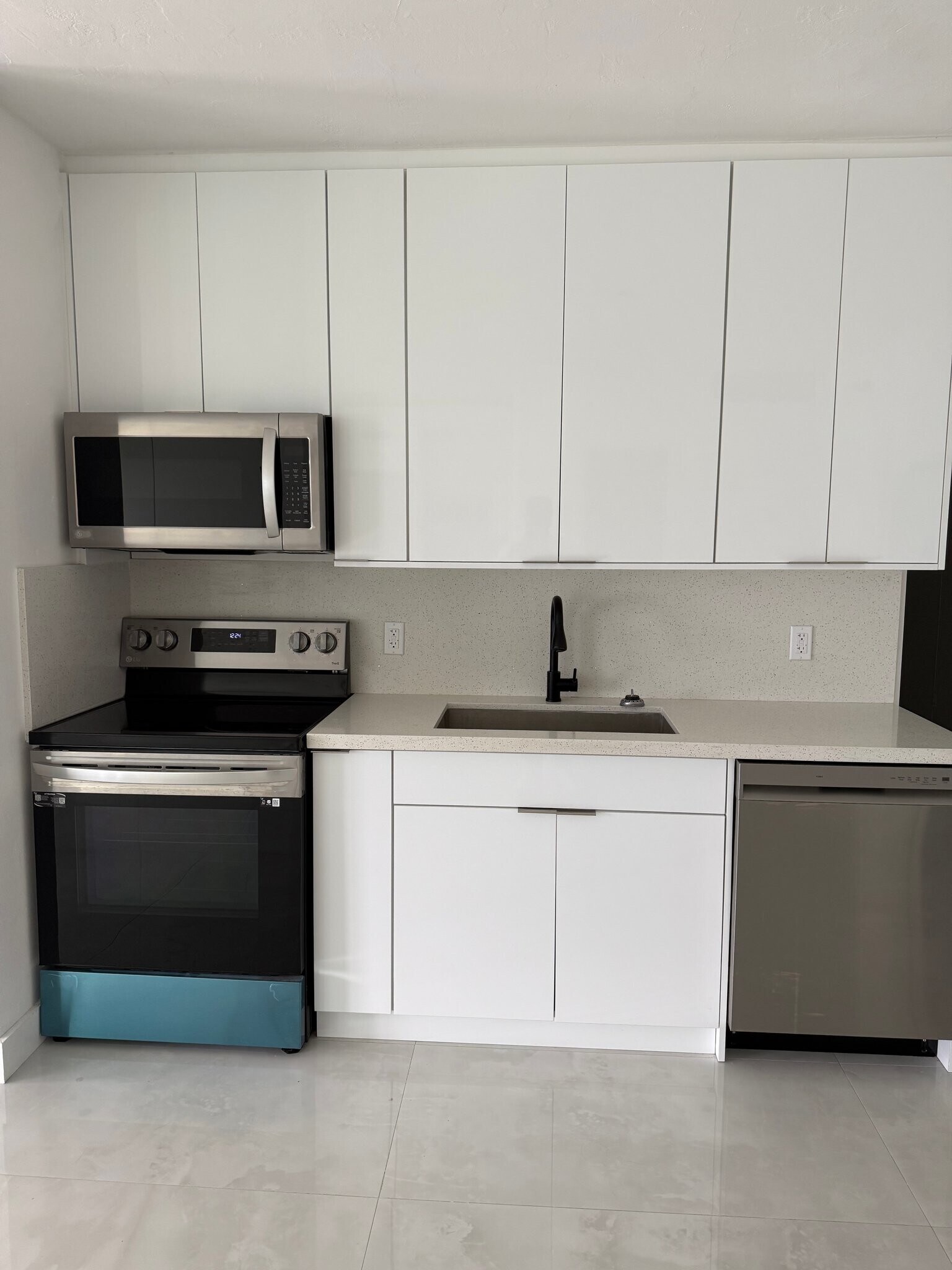 Building Photo - 10185 Collins Ave