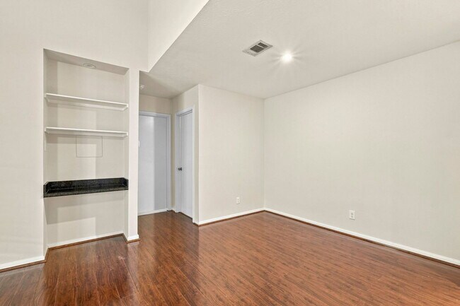 Building Photo - 1100 Augusta Dr