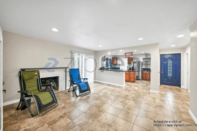 Building Photo - 2335 Logan St