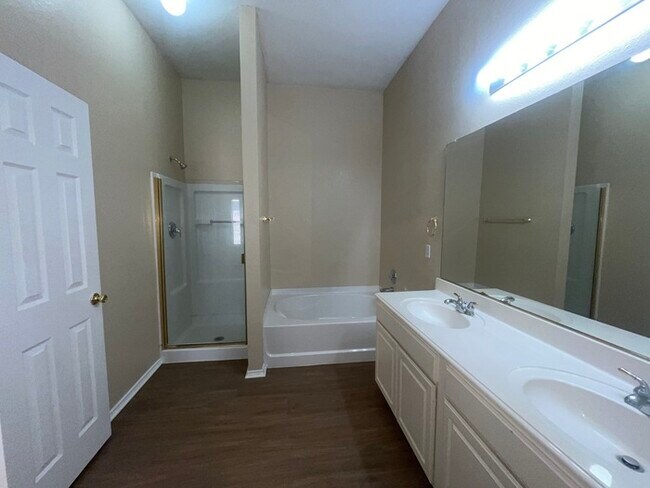 Building Photo - Remodeled & updated! 4/2/2